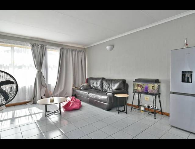 1 BEDROOM APARTMENT FOR SALE IN GLENANDA